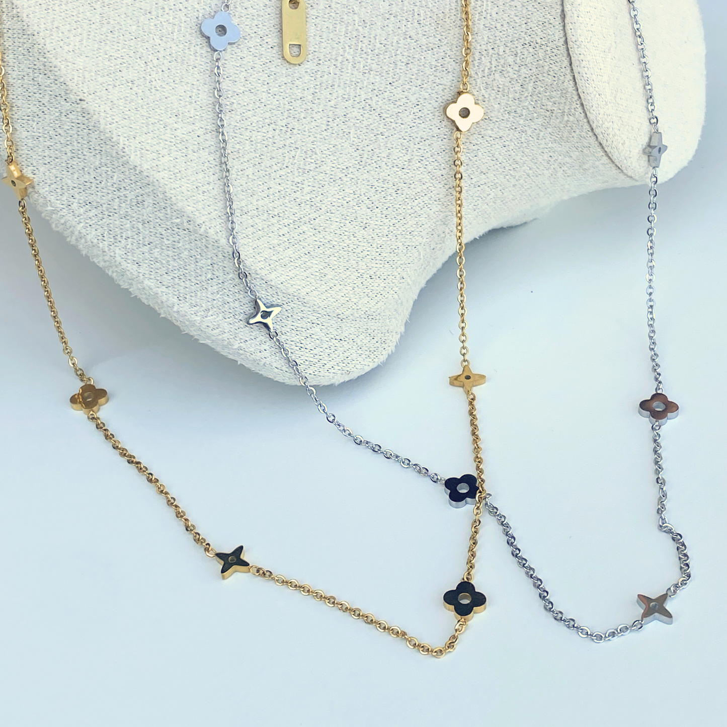 Collier Spléndia, acier inoxydable, ajustable, 4 trèfles, 4 étoiles, couleur argent