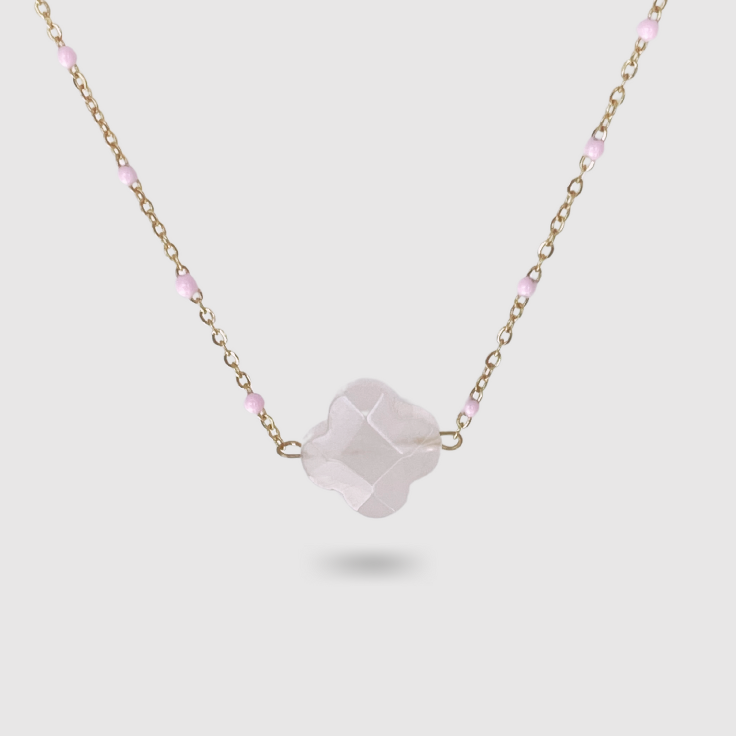 Collier Elénia, acier inoxydable, couleur or, trèfle roses, perles