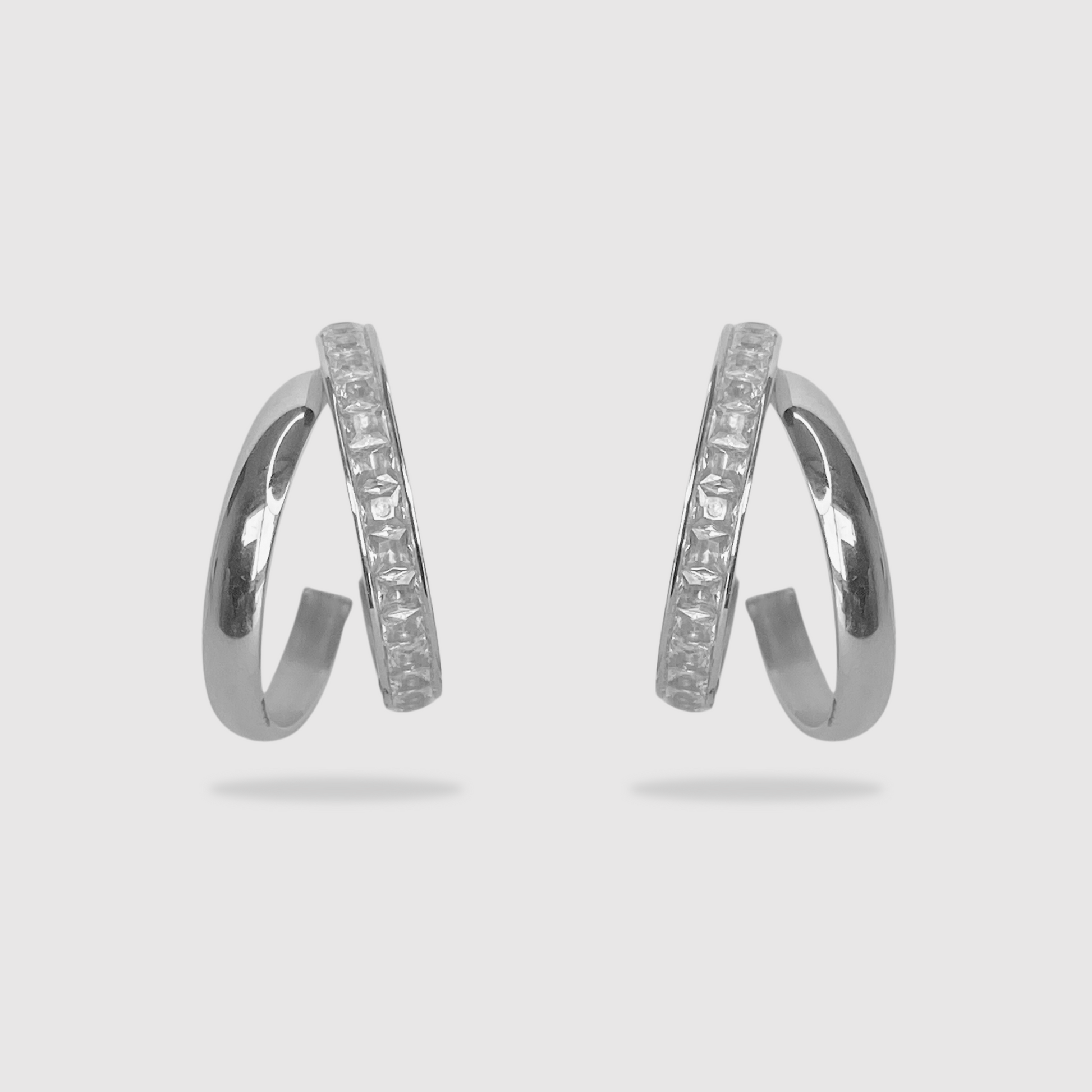 Boucles d'oreilles Mistik, acier inoxydable, strass, double anneaux, couleur argent