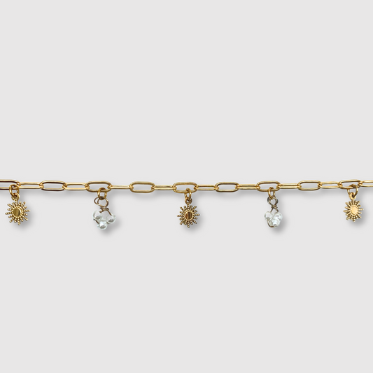 Bracelet Tav, Acier inoxydable, 3 soleils, 2 grappes de perles blanches, couleur or, ajustable