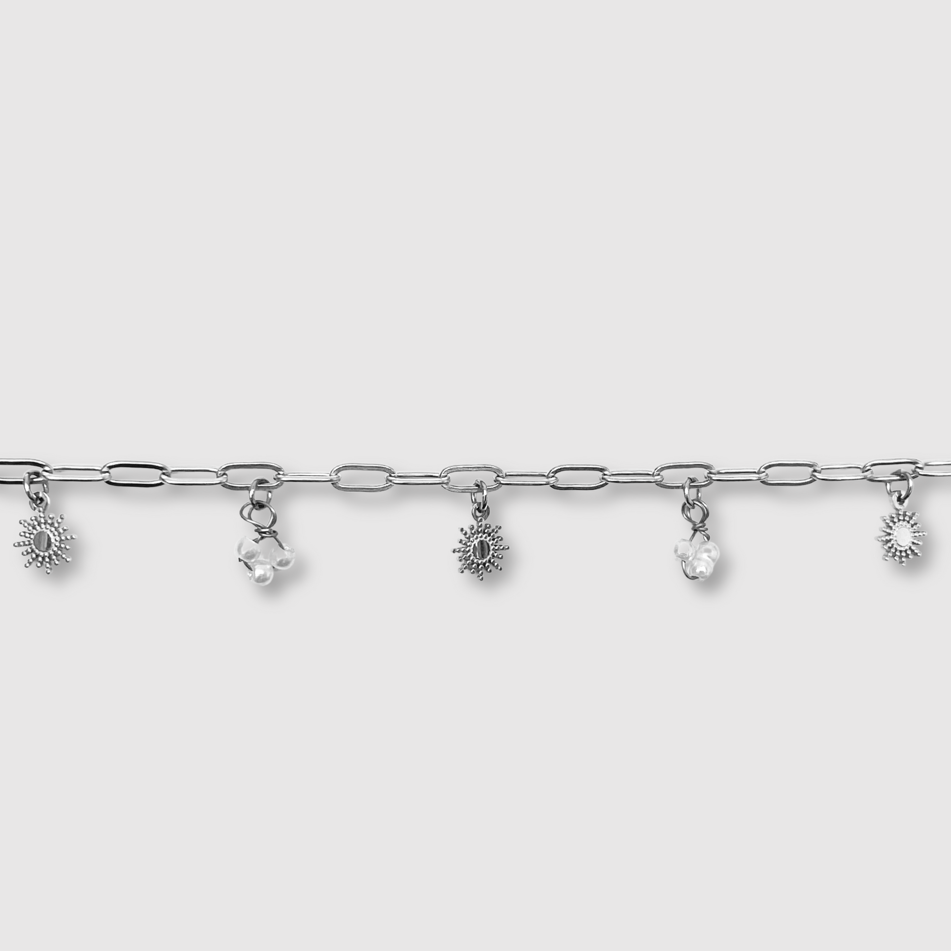Bracelet Tav, Acier inoxydable, 3 soleils, 2 grappes de perles blanches, couleur argent, ajustable