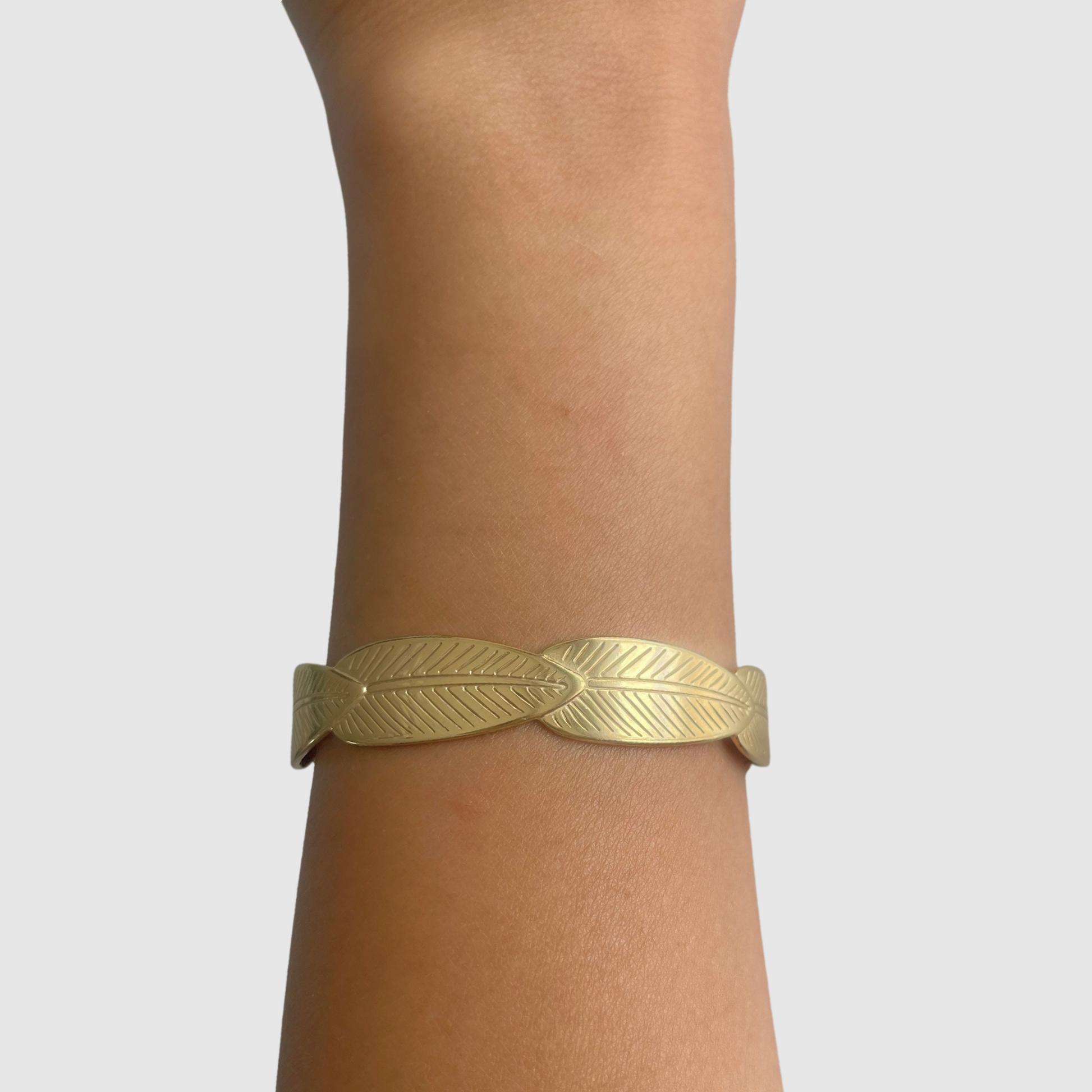 Bracelet-jonc Pocahontas, acier inoxydable, plumes, ajustable, couleur or